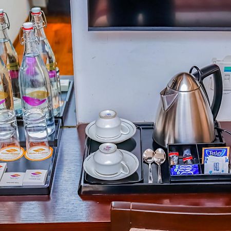 Hotel GODWIN DELUXE - New Delhi Railway Station - Paharganj Bagian luar foto
