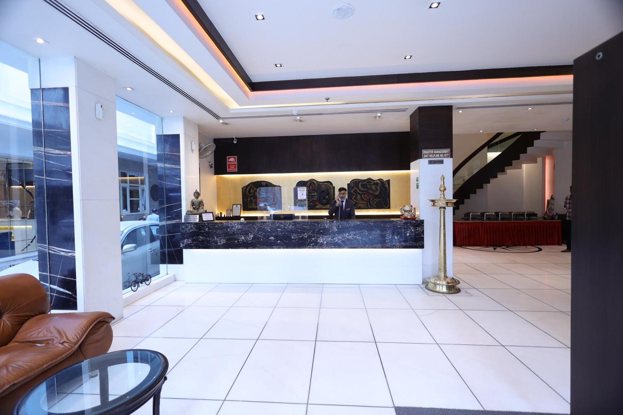 Hotel GODWIN DELUXE - New Delhi Railway Station - Paharganj Bagian luar foto