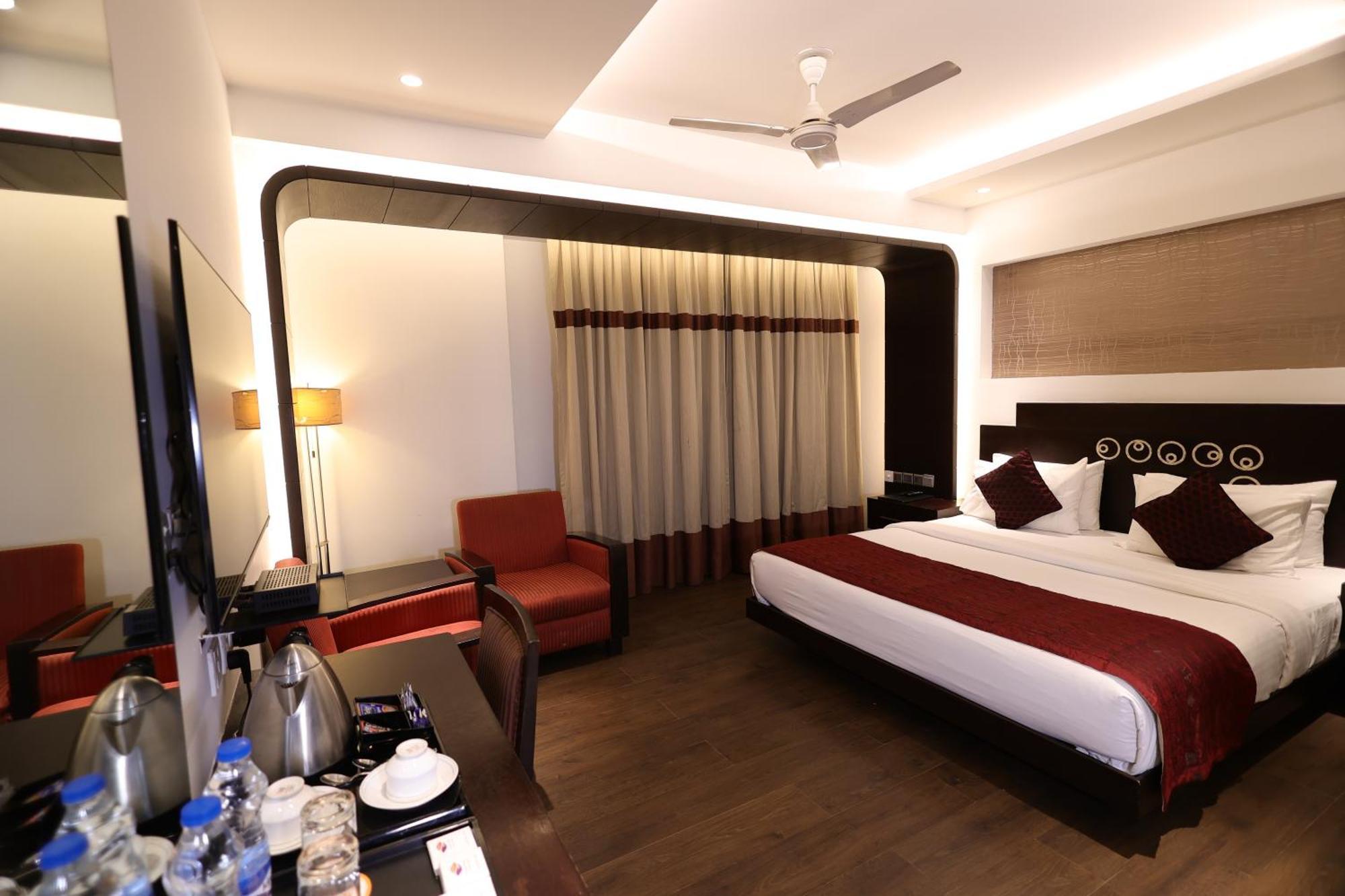 Hotel GODWIN DELUXE - New Delhi Railway Station - Paharganj Bagian luar foto