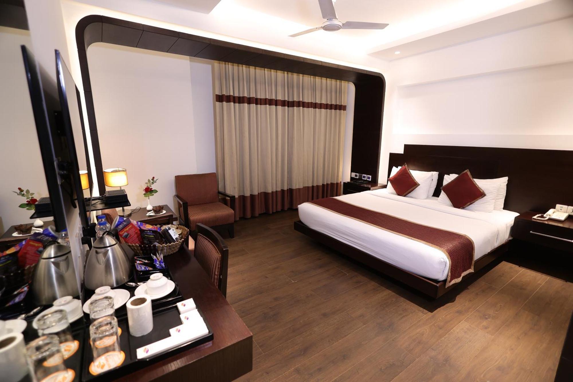 Hotel GODWIN DELUXE - New Delhi Railway Station - Paharganj Bagian luar foto