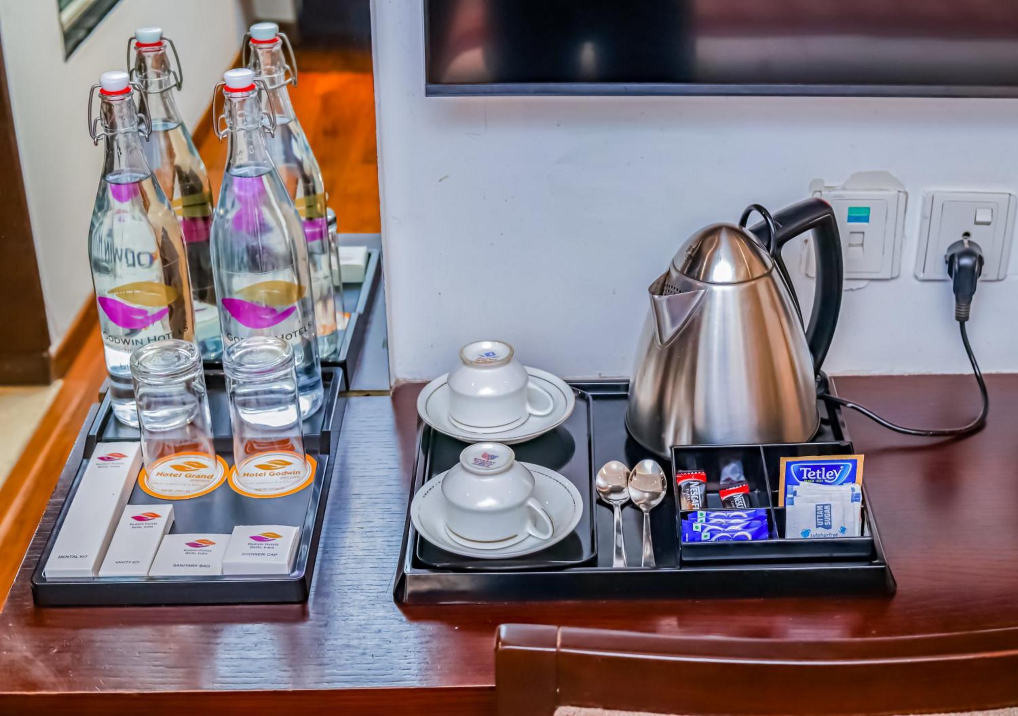 Hotel GODWIN DELUXE - New Delhi Railway Station - Paharganj Bagian luar foto