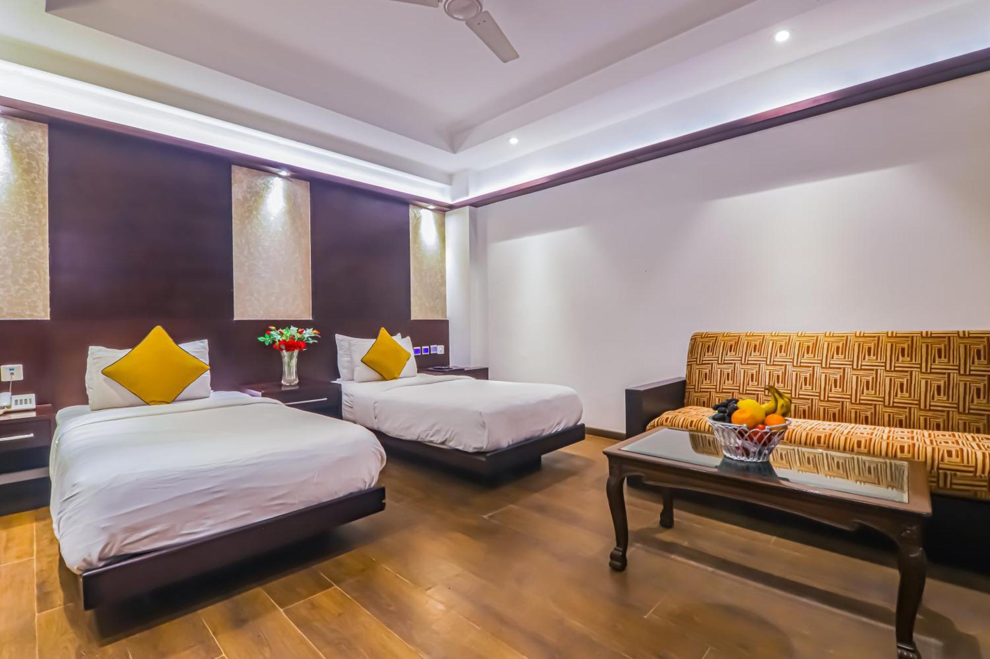 Hotel GODWIN DELUXE - New Delhi Railway Station - Paharganj Bagian luar foto