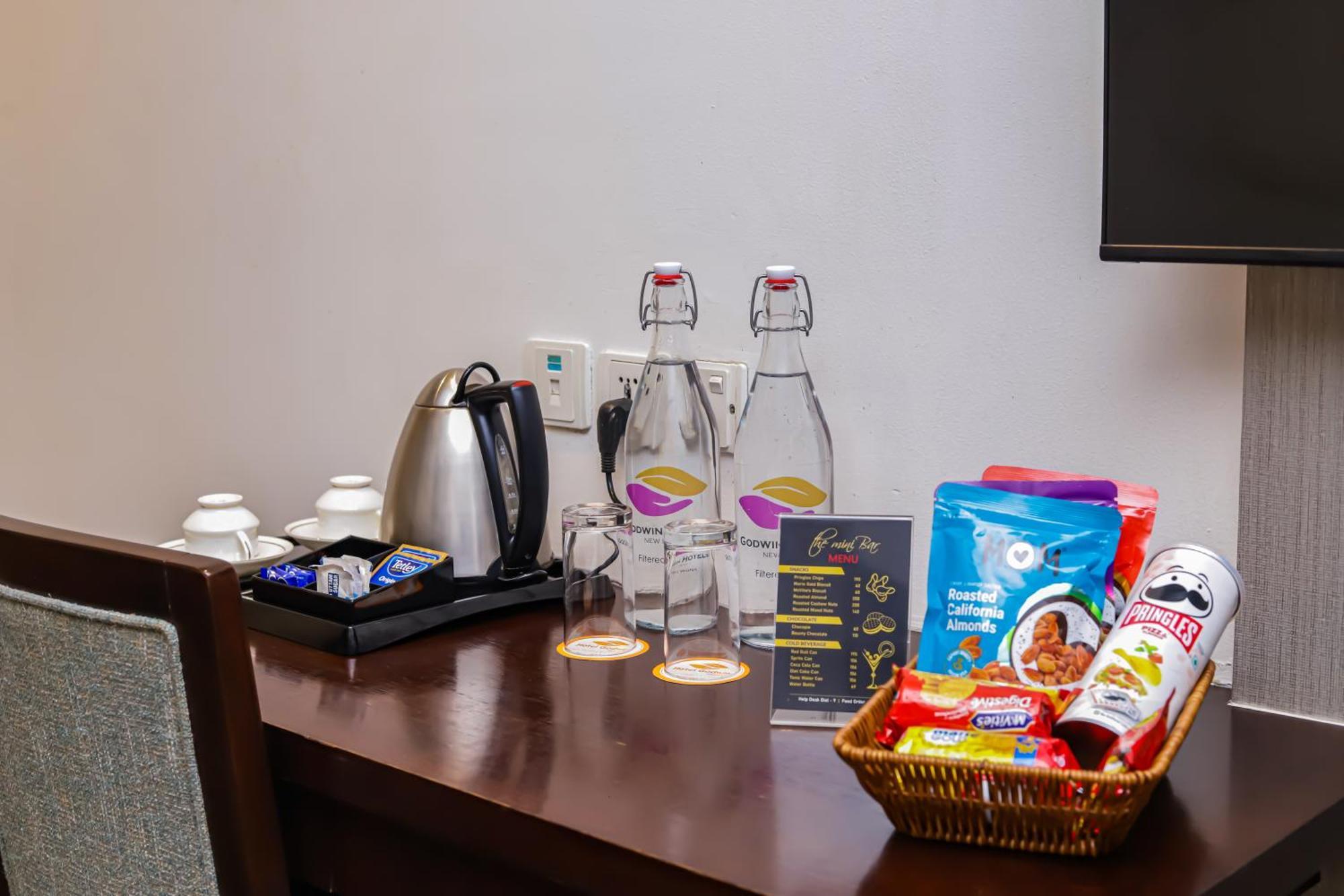 Hotel GODWIN DELUXE - New Delhi Railway Station - Paharganj Bagian luar foto