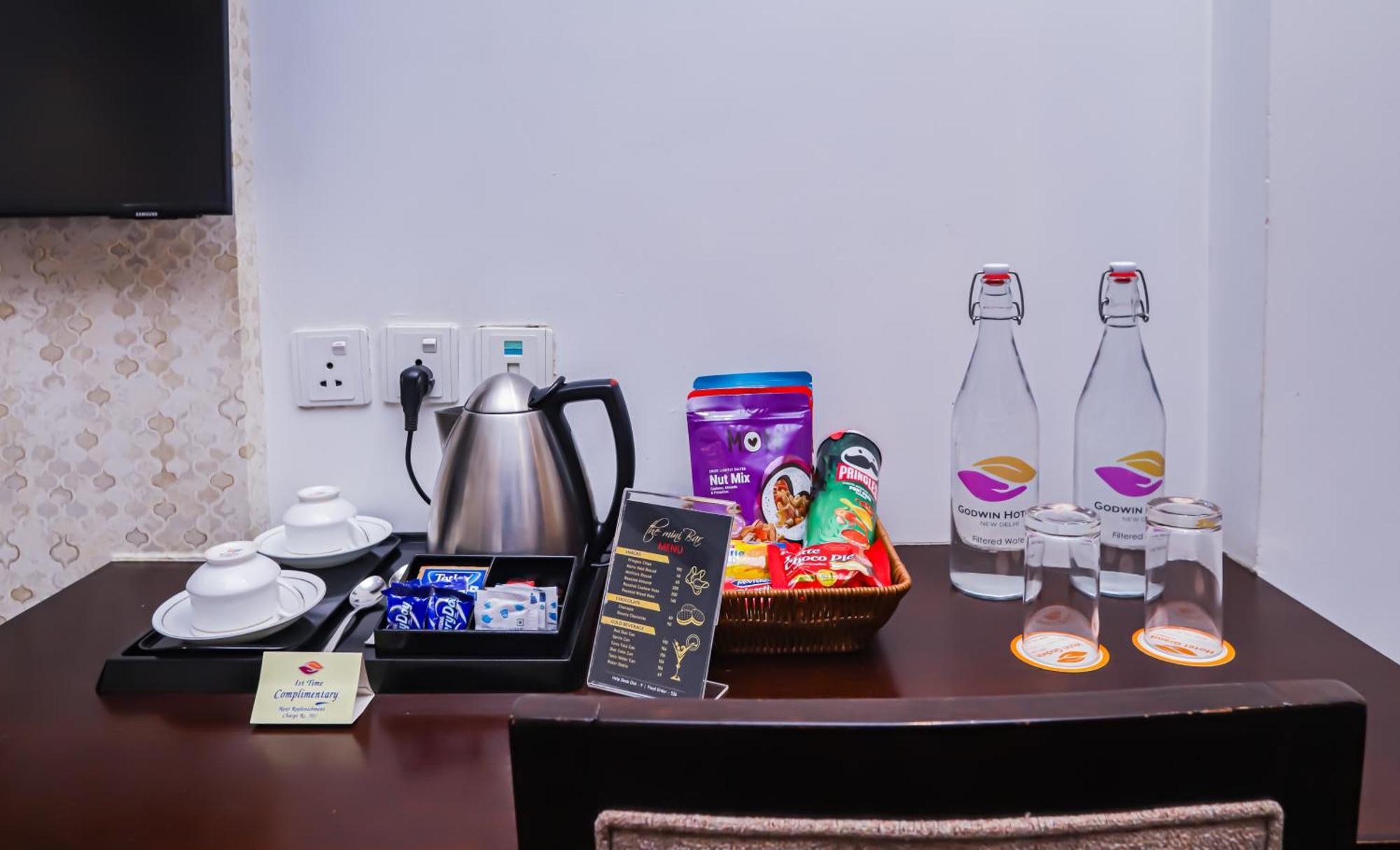 Hotel GODWIN DELUXE - New Delhi Railway Station - Paharganj Bagian luar foto